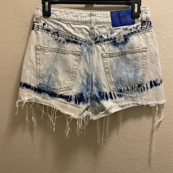 Zara High Waisted Tie Dye Distressed Jean Shorts Size 4 - Picture 9 of 9